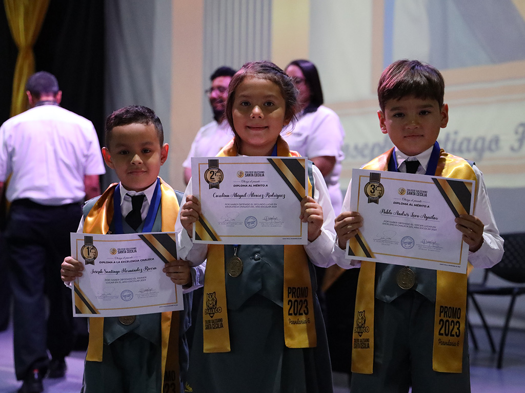 Una gala con amor se vivió en la graduación de Parvularia 6 del Colegio Salesiano Santa Cecilia.