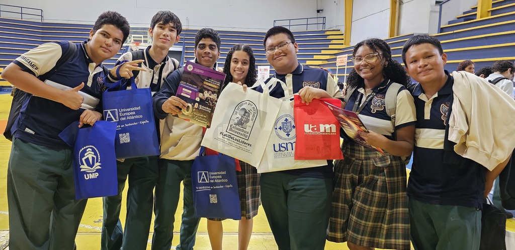 El Instituto Técnico Don Bosco organizó una feria de universidades con el objetivo de brindar orientación a los estudiantes de la promoción 2024 en la elección de sus futuros estudios universitarios.