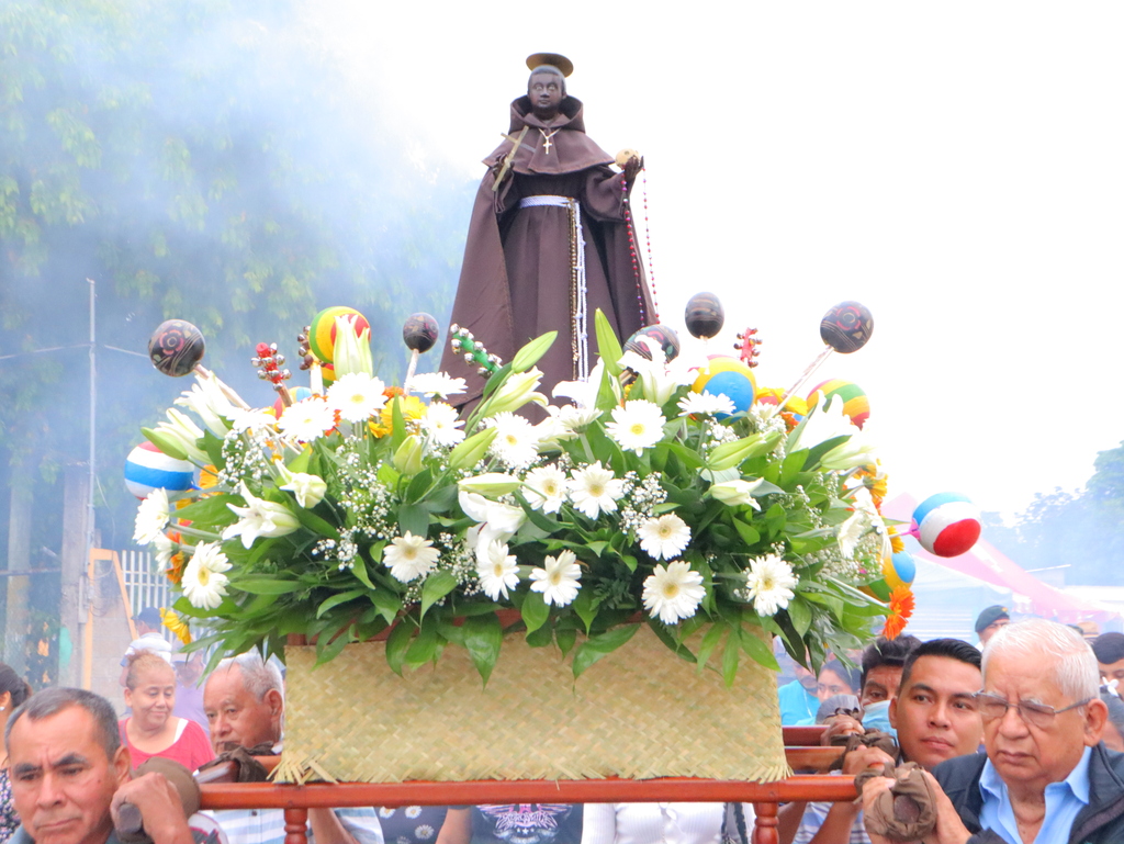 La Parroquia San Benito de Palermo celebró el Triduo en honor a San Benito de Palermo del 11 al 14 de abril con procesiones, misas y momentos de oración, fortaleciendo así el fervor religioso y los lazos comunitarios entre los fieles.