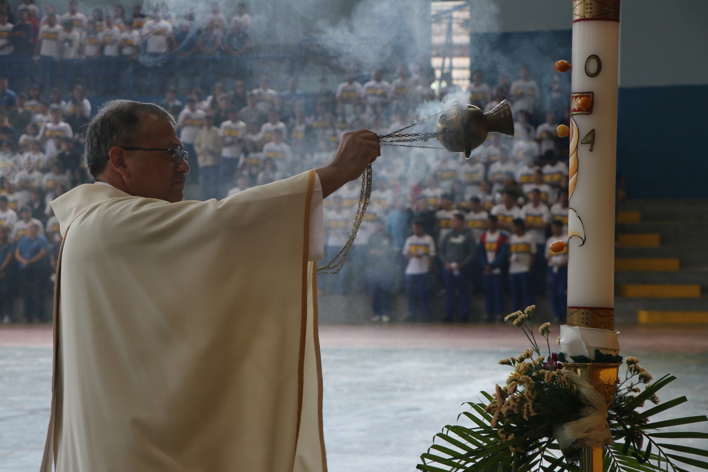 Estudiantes del Colegio Don Bosco y el Centro Escolar Católico San Juan Bosco festejaron la Pascua con signos y devoción. 