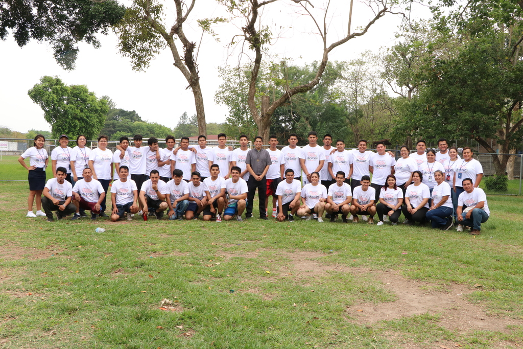 Los j&oacute;venes y colaboradores del CFP Don Bosco y Ricaldone se reunieron para conmemorar la Pascua de Resurrecci&oacute;n en un ambiente de reflexi&oacute;n y alegr&iacute;a compartida.