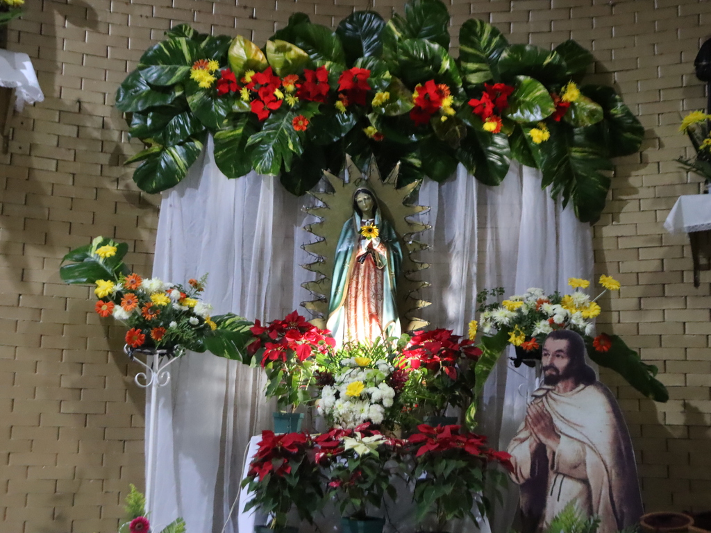 La celebración, marcada por la solemnidad y el fervor, reafirmó la importancia de la Virgen de Guadalupe como un símbolo espiritual y cultural que sigue inspirando a sus devotos en su camino de fe.