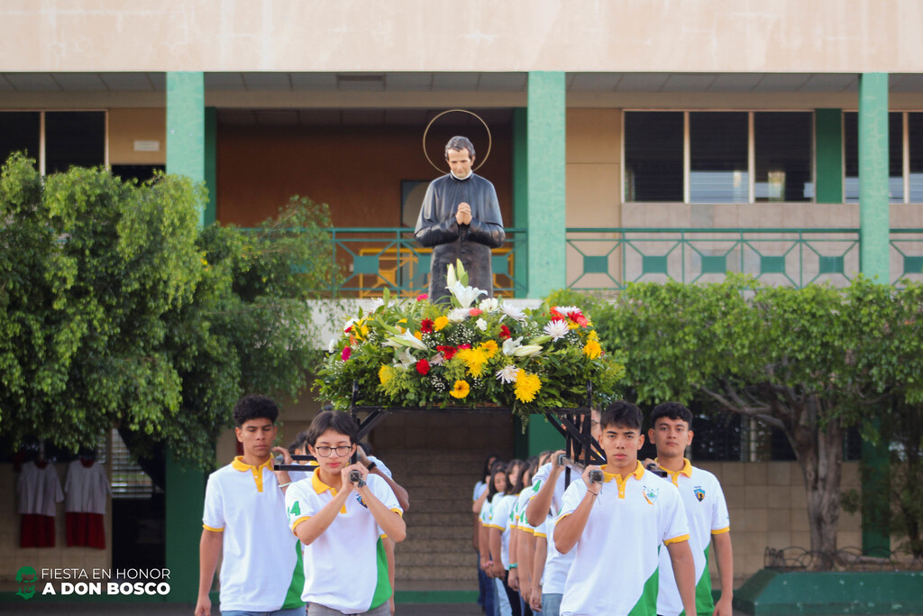 Los estudiantes del Colegio Salesiano San José fetejaron el día de San Juan Bosco. 