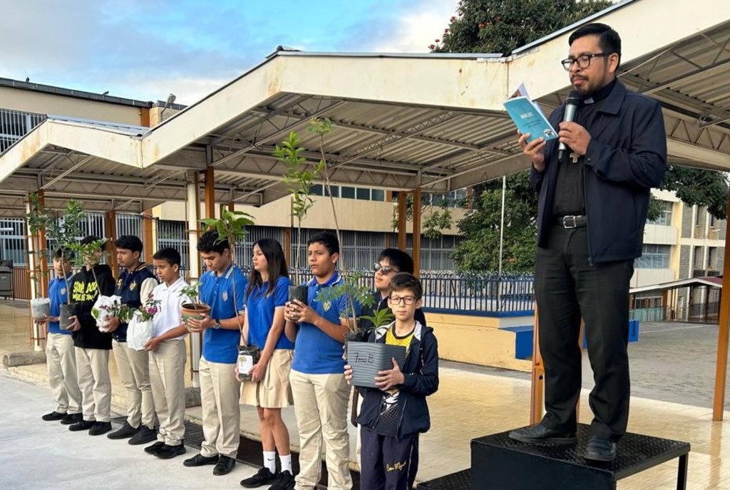 El Instituto Salesiano San Miguel viven el tiempo cuaresmal bajo el lema “Cuaresma tiempo de soñar y amar”.