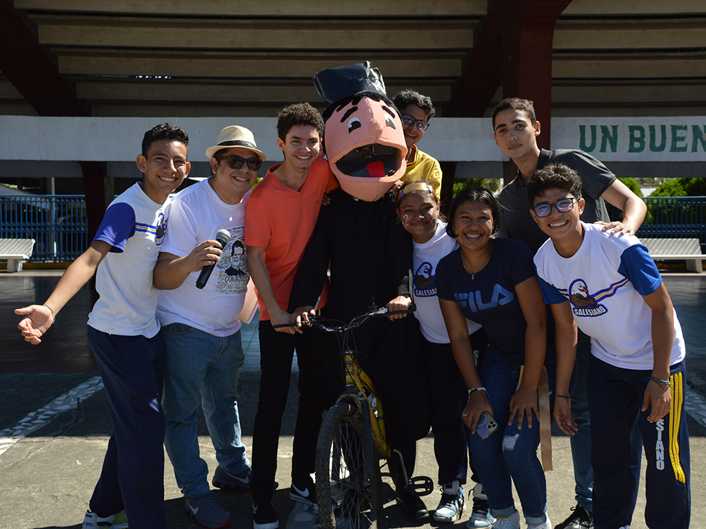 Don bosco fue celebrado con alegría y la familiaridad característica del espíritu salesiano