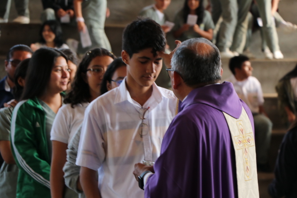 Estudiantes, comunidad educativa y feligreses de Ciudadela Don Bosco dieron inicio a la Cuaresma con la imposición de las Cenizas. 