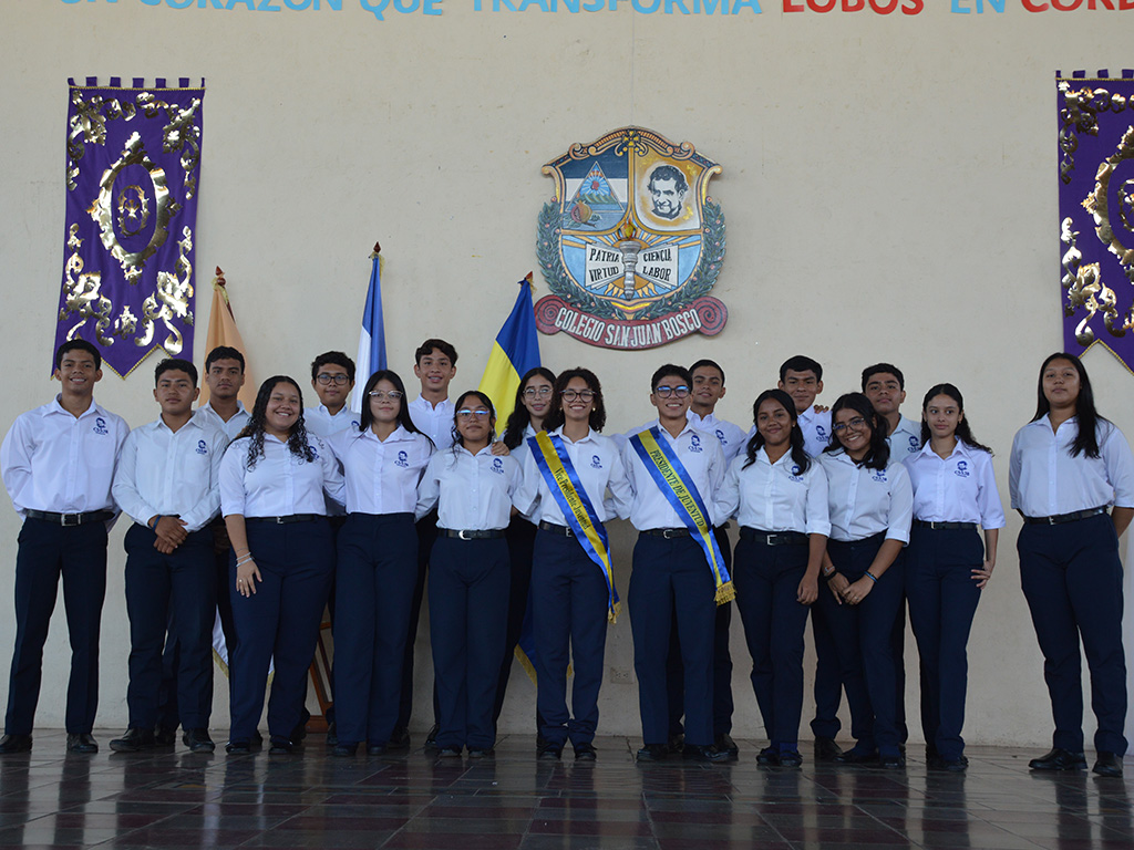 Jóvenes estudiantes que pertenecen a la junta directiva del colegio Salesiano de Granada.
