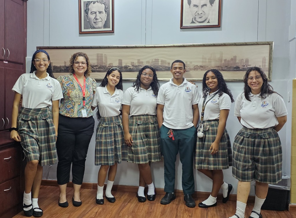 Delegada de Comunicación Social Inspectorial durante su visita al Instituto Técnico Don Bosco, donde interactuó con los equipos de comunicación, compartiendo conocimientos y subrayando la importancia de la comunicación en la misión salesiana.