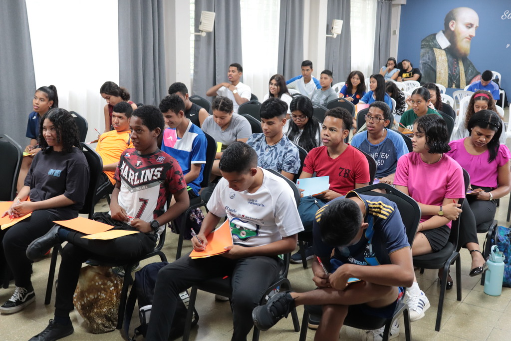 Jóvenes en un día lleno de momentos significativos, preparándose para el Campo Bosco 2024.