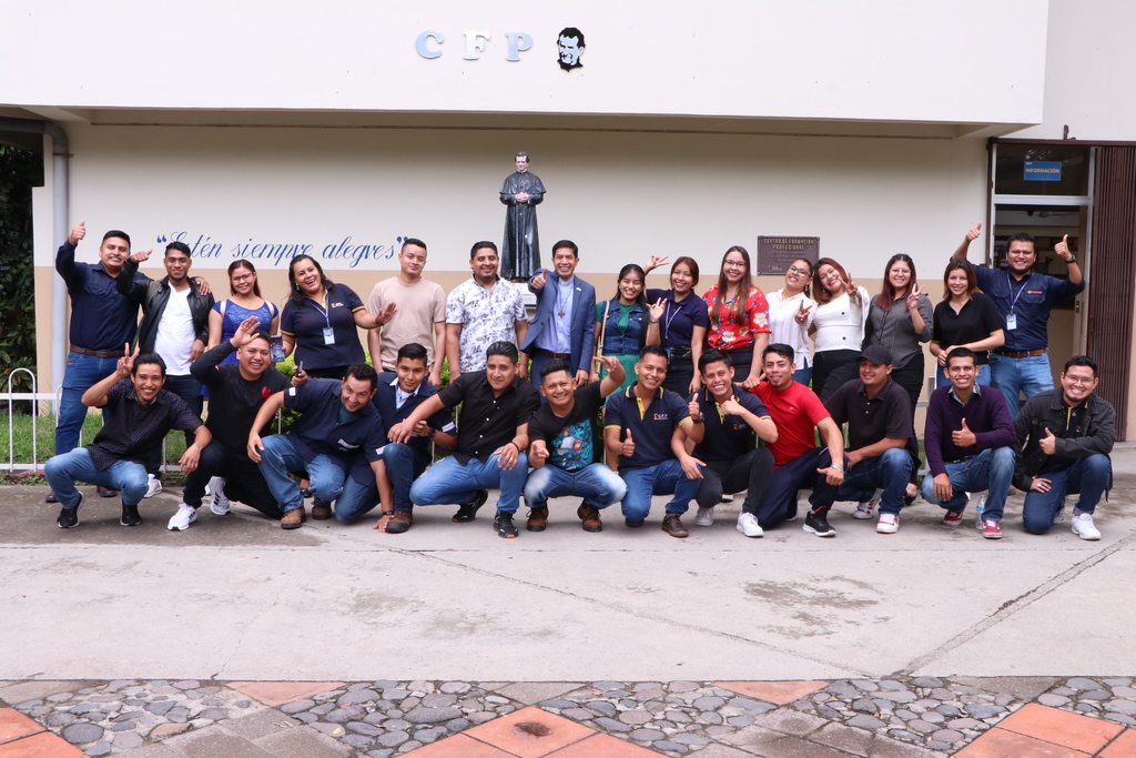 Una característica singular de los salesianos es el acompañamiento hacia los exalumnos, quienes siempre son llamados a continuar bajo la guía de Don Bosco y María Auxiliadora.