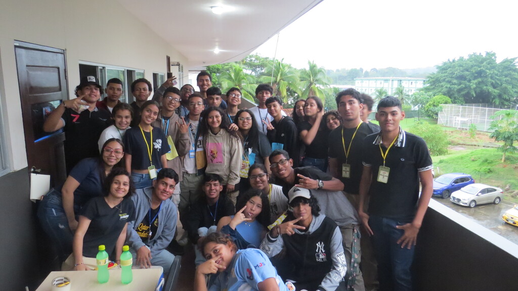 Momentos de reflexión y alegría durante el Fin de Semana (FDS) #84 del programa Encuentro de Jóvenes en el Espíritu (EJE), donde nuevos participantes se unieron a esta enriquecedora experiencia de fe y comunión en la Casa de Don Bosco.