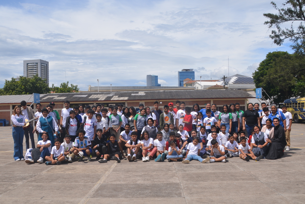Más de 90 niños y jóvenes se reunieron en el Centro de Formación Profesional del Instituto San Miguel para participar en el Encuentro Nacional de Oratorios de Honduras.