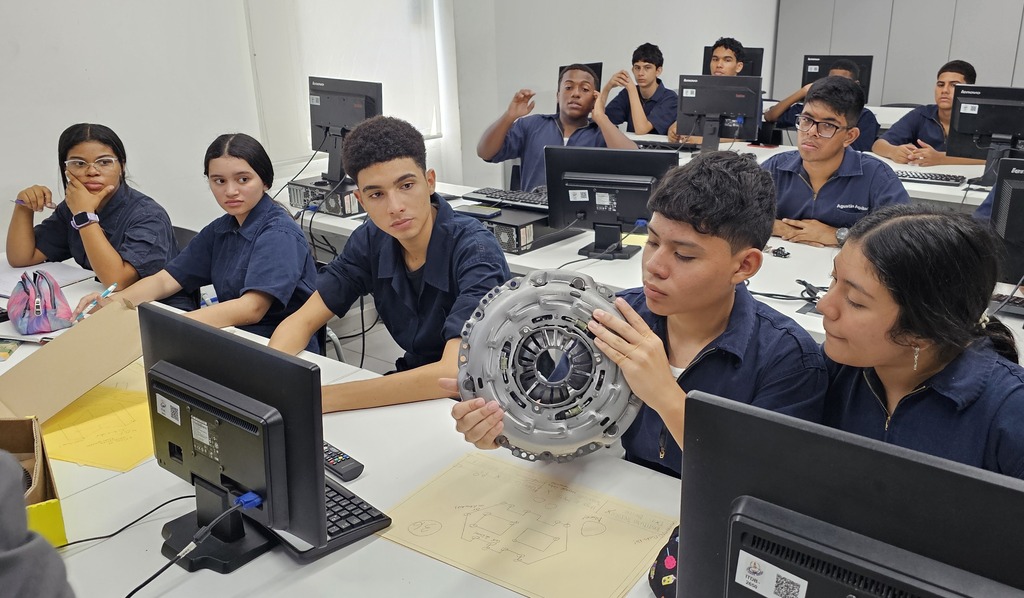 La capacitación fue recibida con gran entusiasmo por los asistentes, quienes valoraron tanto el contenido teórico como la práctica interactiva, elementos clave para consolidar su formación como futuros profesionales en la industria automotriz.