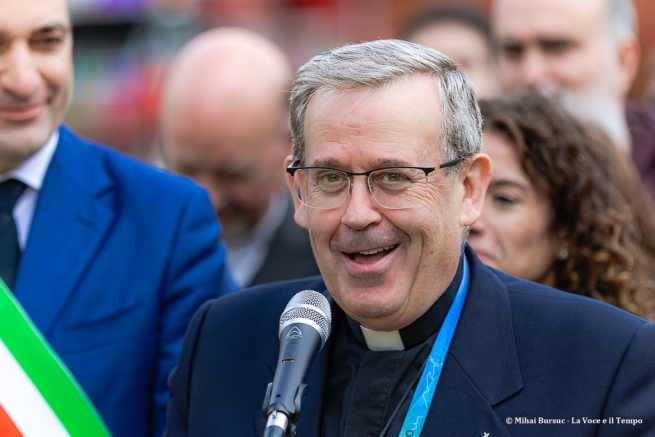 En su primera salida pública como Rector Mayor, el padre Fabio Attard visitó la cárcel de menores Ferrante Aporti en Turín, destacando el compromiso salesiano con los jóvenes vulnerables.
