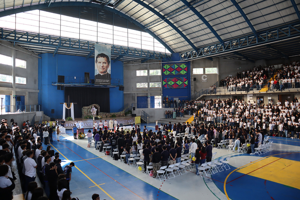 Con gran entusiasmo y fe, toda la Comunidad Educativo-Pastoral  de CEDES Don Bosco celebró unida el triunfo de la vida sobre la muerte, renovando en sus corazones la esperanza que nunca defrauda.