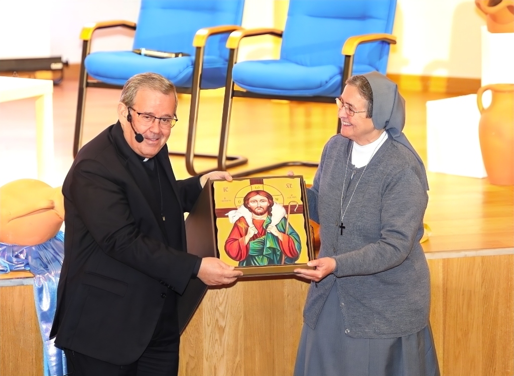 En presencia de la Madre General de las FMA y de representantes de los diferentes grupos de la Familia Salesiana, el padre Fabio Attard, present&oacute; oficialmente el Aguinaldo 2026