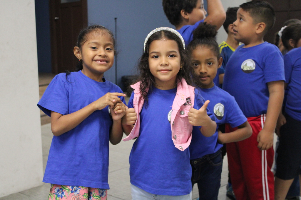 Niños disfrutando de las actividades del Oratorio de Verano, un espacio que combina formación y diversión, ofreciendo experiencias inolvidables durante las vacaciones.
