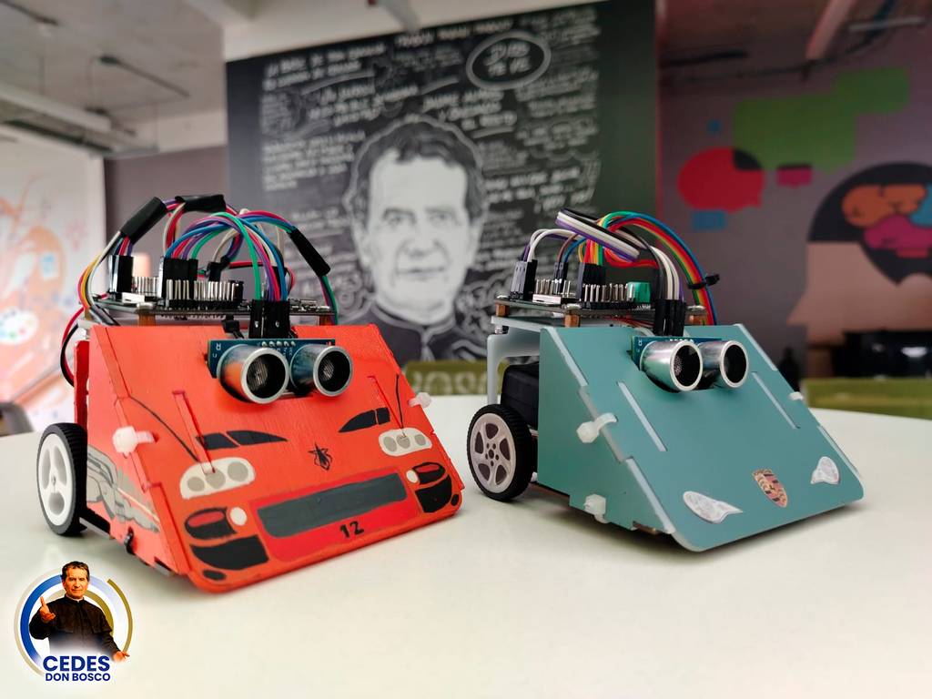 Robots autónomos construidos por estudiantes de noveno año del CEDES Don Bosco participaron con éxito en el concurso Sumobot del Maker Faire San José 2025, demostrando creatividad, técnica y espíritu de trabajo en equipo.