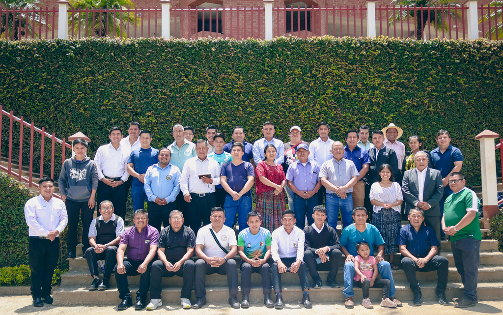 Exalumnos del Centro Don Bosco formalizan su compromiso salesiano con la firma legal como Asociación de la región norte de Guatemala. 