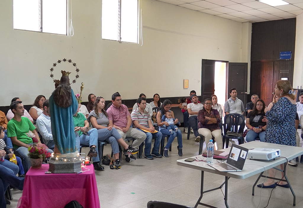 La Parroquia El Espíritu Santo acompaña con cercanía a las familias en el camino hacia el Bautismo.