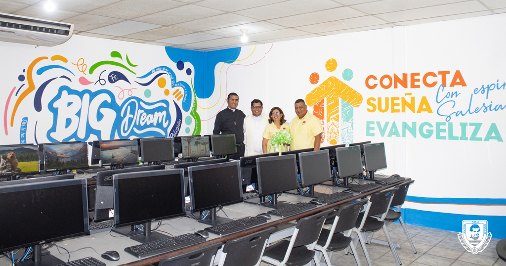 Tecnología al servicio de la educación: así luce el nuevo Centro de Cómputo, un proyecto que impulsa el futuro digital de los estudiantes de la Escuela Anexa San Juan Bosco.