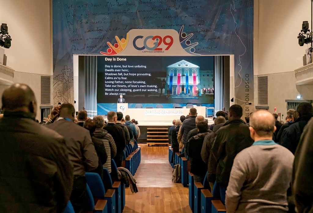 Los capitulares del CG29, reunidos en Turín, participan activamente en las comisiones de trabajo, donde el método sinodal facilita la reflexión y el diálogo profundo sobre los temas clave del futuro de la Congregación Salesiana.
