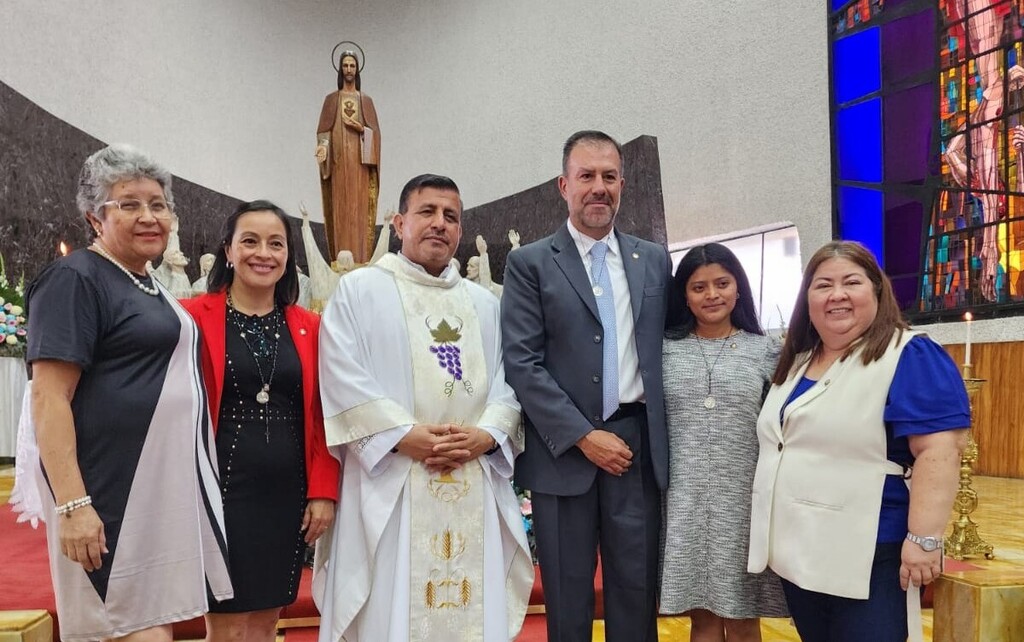 A cada promesado se le entregó un pin y un diploma como símbolos de su pertenencia a la Asociación.