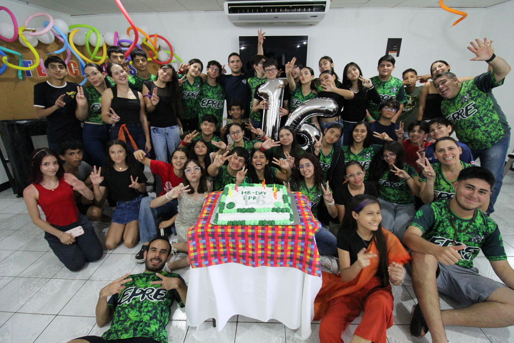 Jóvenes del grupo EPRE celebran con entusiasmo el 16.º aniversario de su fundación en el Centro Don Bosco de Pérez Zeledón, reafirmando su compromiso de “dejar huella con una sonrisa”.