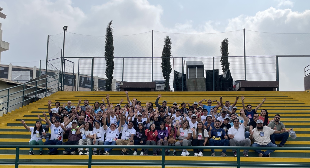 Animadores salesianos comparten con entusiasmo momentos de fraternidad y alegría, reflejando el espíritu de Don Bosco durante el encuentro nacional en Ciudad de Guatemala.