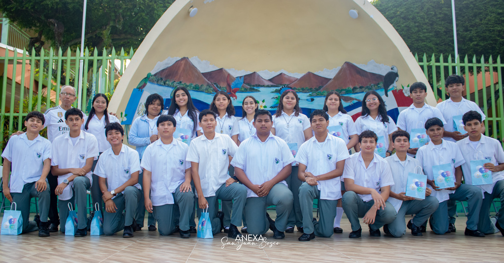 Exalumnos de la Promoción 2025 regresan a la Escuela Anexa San Juan Bosco para reencontrarse con su historia y recibir un emotivo homenaje salesiano.