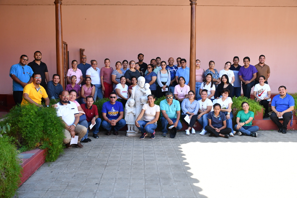 Docentes del Colegio Salesiano San Juan Bosco de Granada participan con fe y entusiasmo en la jornada espiritual jubilar, fortaleciendo su vocación de servicio al estilo de Don Bosco.