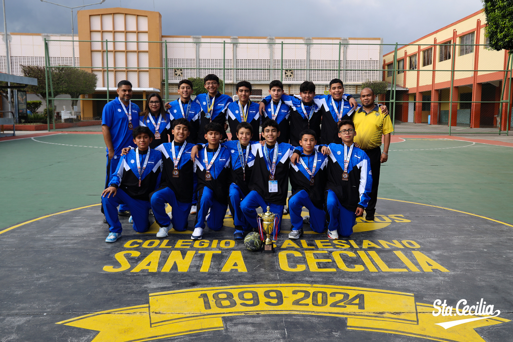 Los estudiantes del Colegio Salesiano Santa Cecilia fueron recibidos con orgullo y alegría tras su destacada participación en los Juegos CODICADER 2025, ejemplo de esfuerzo, fe y espíritu salesiano.