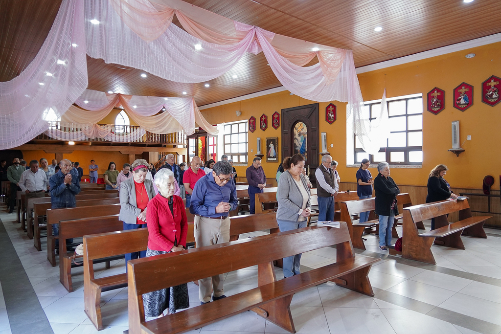  Fieles de la Parroquia El Espíritu Santo participaron con devoción en la Santa Misa en honor a los Arcángeles, renovando su confianza en su protección y guía espiritual.