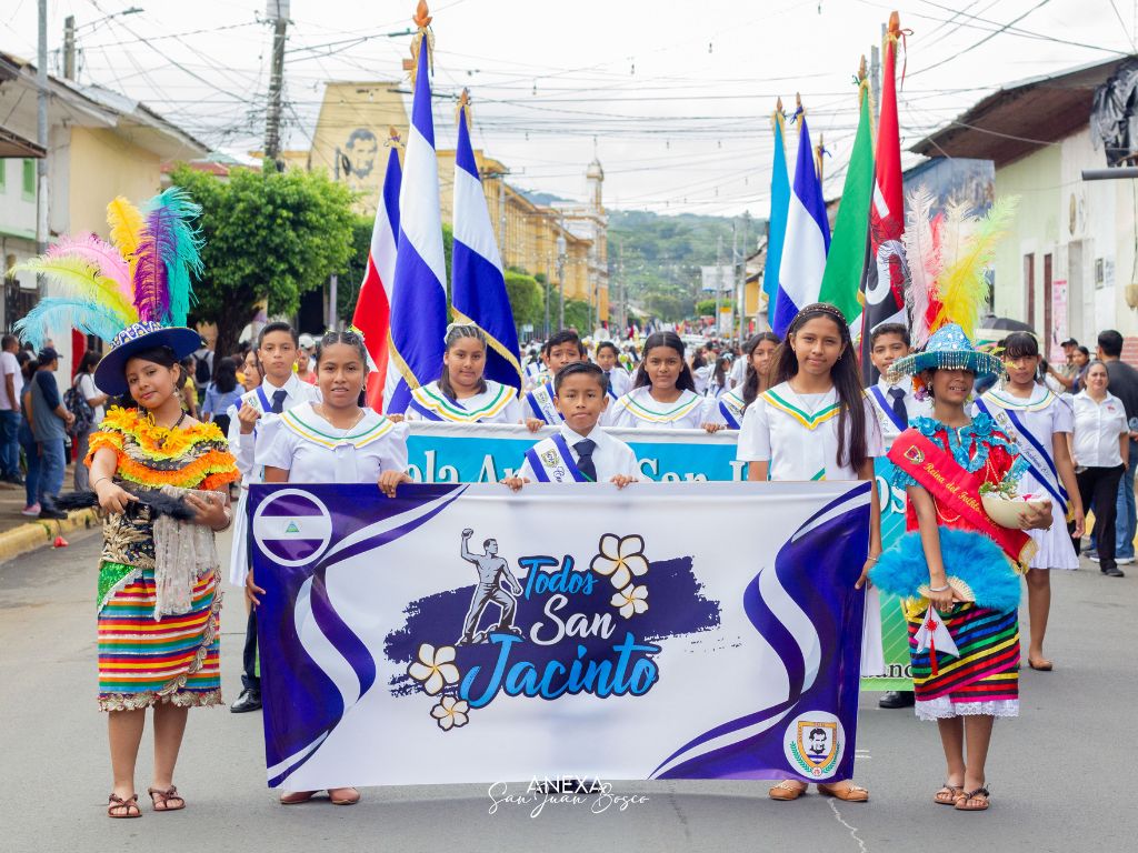Los estudiantes de la Escuela Anexa demostraron los valores y tradiciones que son parte de la identidad nicargüense a través de su participación del desfile cívico.