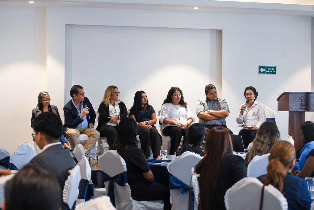 Panelistas del encuentro &ldquo;Empresa y Juventud&rdquo; comparten perspectivas sobre los desaf&iacute;os y oportunidades del mercado laboral juvenil en El Salvador, promoviendo un di&aacute;logo constructivo entre empresa y nuevas generaciones.