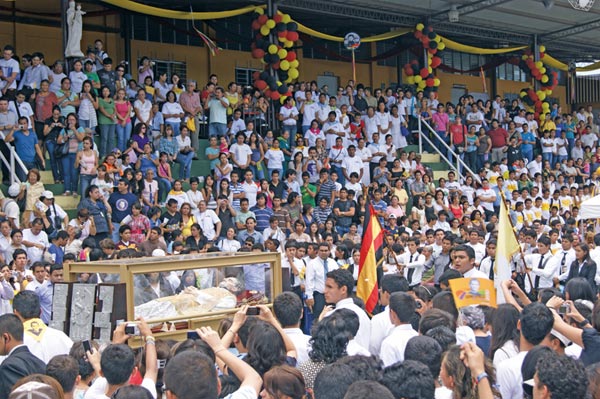 Acogida clamorosa en el Instituto Técnico Ricaldone.