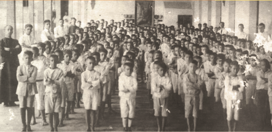 Alumnos de la antigua Escuela anexa del Colegio Salesiano